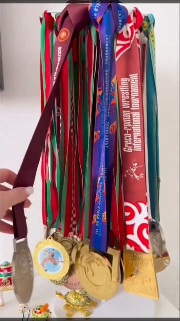 Настольная медальница