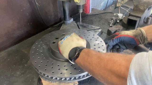 Перфорация тормозного диска на Порше каен, результат, греться меньше,Как думаете, ресурс уменьшился