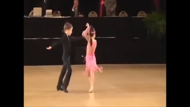 Дети танцуют Даниела и Яша  Сальса