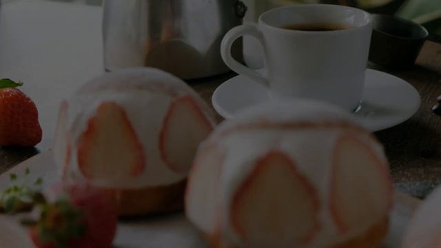 【話題のスイーツレシピ】いちごと生クリームのこだわりマリトッツオ｜キレイに作るコツ