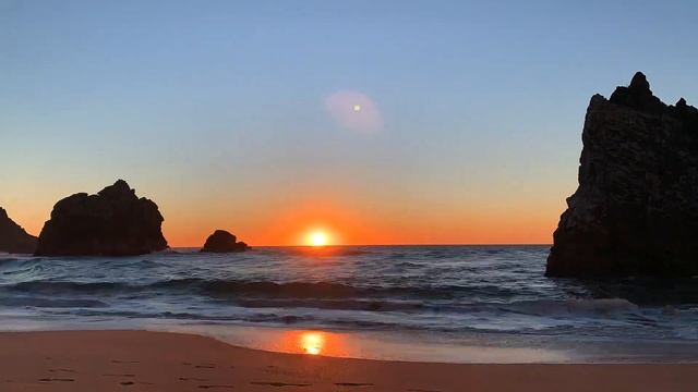 Sunset In The Ocean At Ursa Beach In Portugal / Захід сонця в океан на пляжі Урса в Португалії