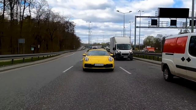 Porsche 911 za rozsądną cenę, czyli zjazd do bazy – jak śmiga zwykła Carrera?