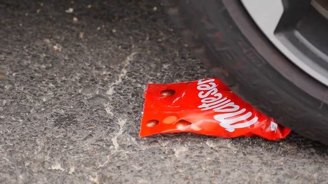 Different Coca Cola, Monster, Mtn Dew,Pepsi,Fanta And Stretch Armstrong Vs Mentos In Big Undergroun