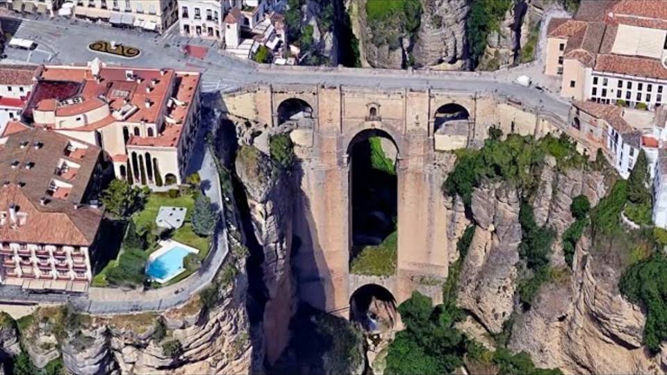 Мост 18 века высотой 98 метров - Пуэнте-Нуэво в Испании