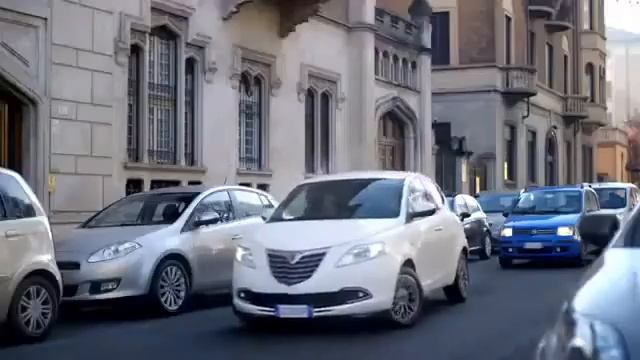 Anuncio Lancia Ypsilon 2014 Parking