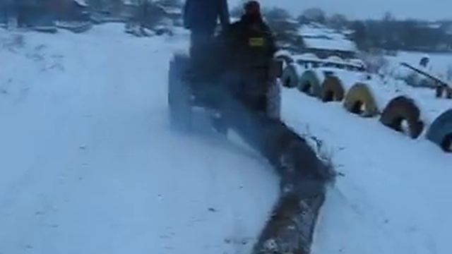 Саморобний мінітрактор - екстремальний підйом сніг.AVI
