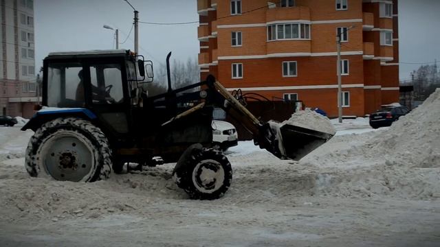Специалисты районных администраций Твери контролируют уборку дворов