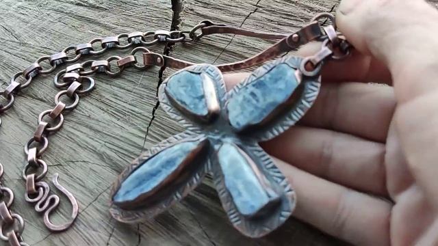 Кулон из меди и кианита 