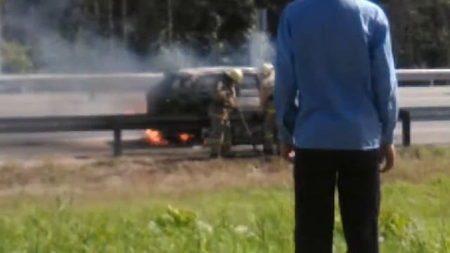 BMW X5 горит на тррассе