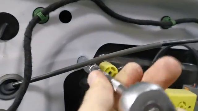 Как разобрать дверь Range Rover Freelander 2 снятие обшивок