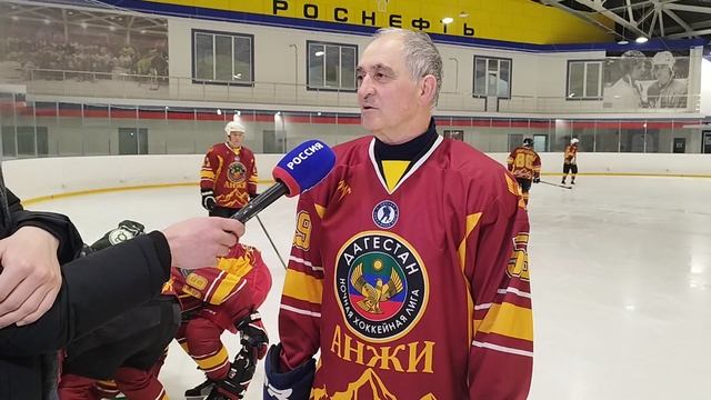 Первая официальная игра хоккейной команды ветеранов 