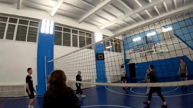 Волейбол в Казани для любительского уровня игры сет 2 вроде - без пауз