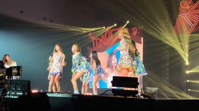 TWICE - LOOK AT ME @ JAKARTA (TWICELAND FANTASY PARK 2018)