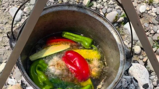 Овощи и мясо в казане на природе!