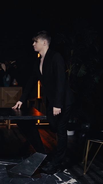 Смотри Mood Video на песню 