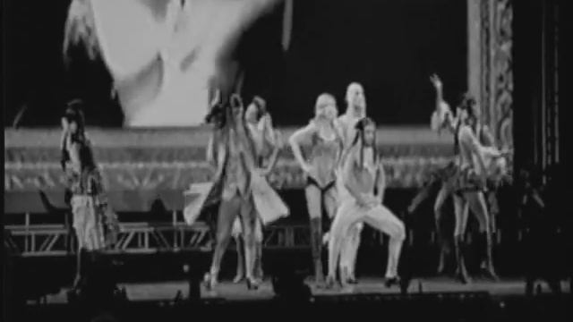 MADONNA-VOGUE-STICKY & SWEET VIDEO VERSION