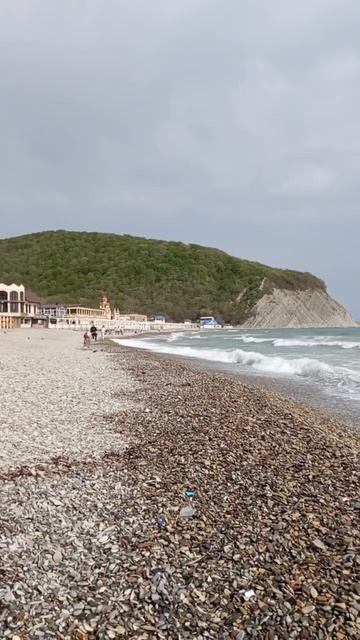 Архипо-Осиповка 18 апреля 2024 года 🌿 Чёрное море штормит 🌊 Видео: Александр