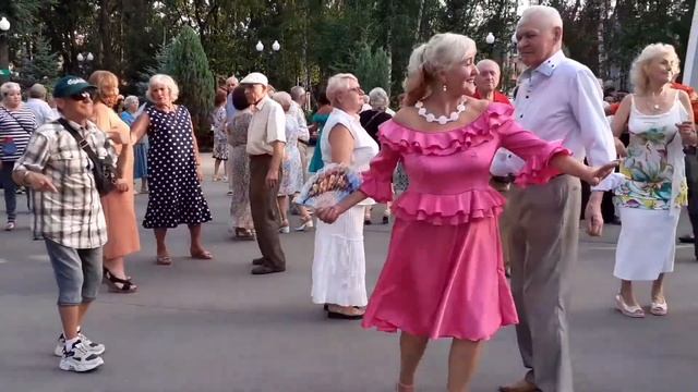 ГОРИТ КОСТЁР ЛЮБВИ! ТАНЦЫ ХАРЬКОВ СЧАСТЛИВЫЕ МОМЕНТЫ