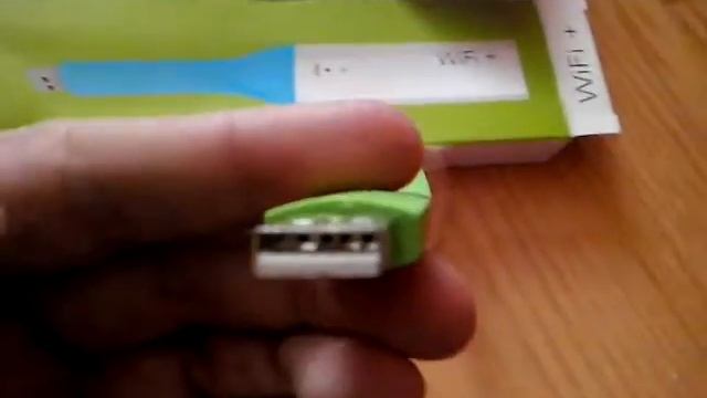 2.4GHz WiFi Range Extender (WHITE AND GREEN) - Www.gearbest.com