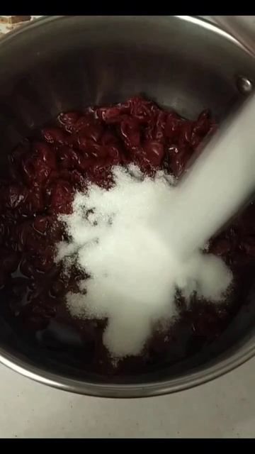 Сдобные пирожки с вишней/начинка, которая не течет/дрожжевое тесто без яиц/сладкая жизнь.