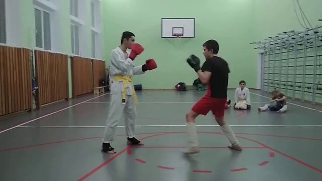 Видео с тренировки, как ребята учат новую технику