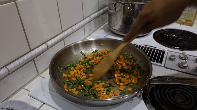 HOW TO MAKE PANCIT | Easy, Cheap, And Delicious Filipino Rice Noodles