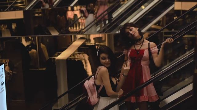 Sasha & Masha - MODEL OFF DUTY: Model's Just Wanna Have Fun' - STAGE Management