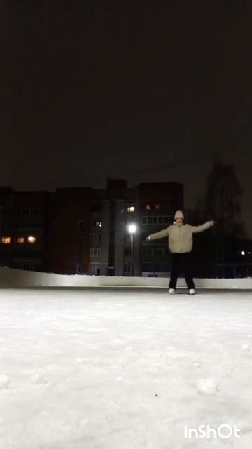 Встала на коньки спустя 4 года!! Очень тяжело раскатывать новые коньки...