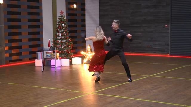 Ballroom & Latin Dancers Michael & Jowita Jingle Bells Quick Step