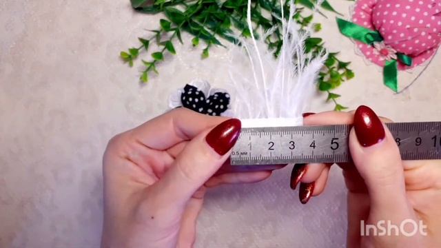 Простой, но необычный бантик с перьями🎀 быстро и легко