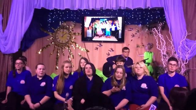 В лагере дружных