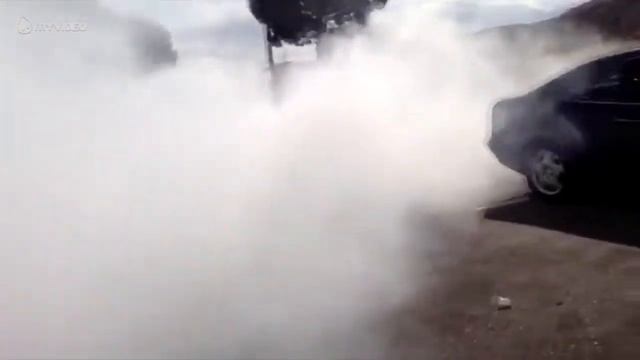 Mercedes Benz E55 Kompressor Crazy Burnout