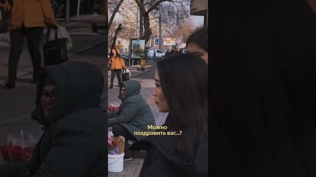 В преддверии Международного женского дня,  Liili,Lelya и MEREY поздравили поклонниц на улицах Алмат