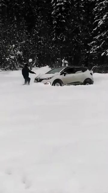 Рено Каптюр проверка на проходимость по глубокому снегу. Часть 3.