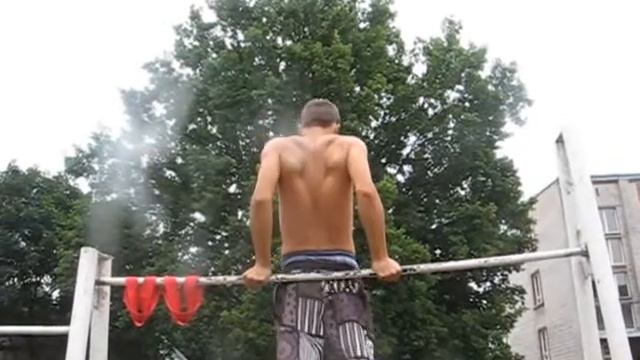 Что-то на турнике (2 офицерских)