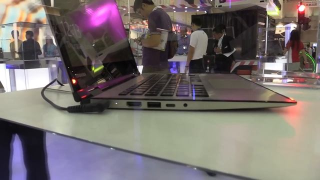 Toshiba 4K Intel Skylake Windows 10 Ultrabook [English]