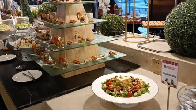 SOBRANG SULIT! 1200 Pesos Dinner At Lime Hotel's Bayside Buffet🍸
