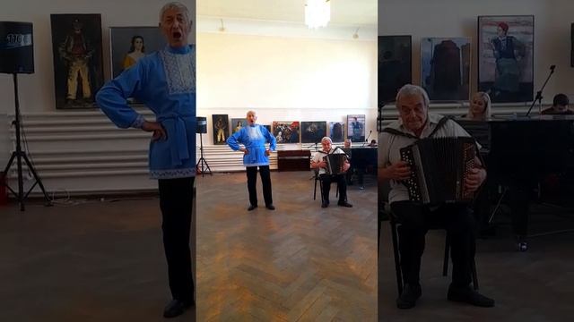 Ну поцелуй ты меня, кума...