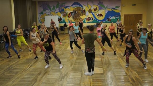 ZUMBA -  CNCO - Se Vuelve Loca