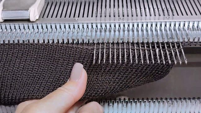 Вяжу очередную юбку / Лучшее переплетение для юбки прямого силуэта/ Выкройка на размер 58-60