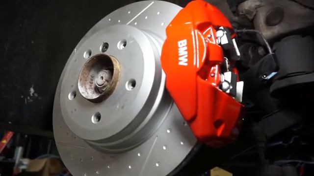 [[ 🔴BMW E90 升級原廠 M Performance(紅) 頭6pot尾 2pot🔴]]