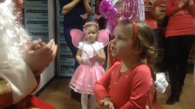 дана потолок