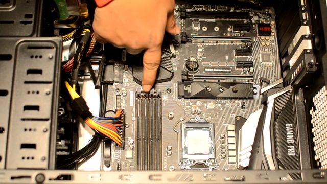 5 Minutes Of MSI Z370 Gaming Pro Carbon - By RVGaming
