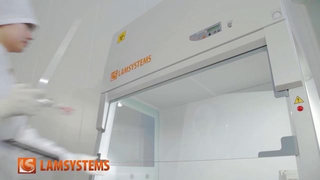 Фронтальное стекло в боксе микробиологической безопасности Neoteric