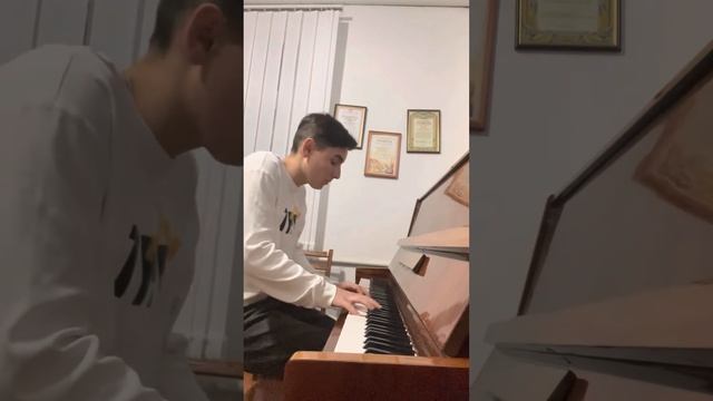 Харковець Микола - студент 3 К КМАМ ім Р.М. Глієра викладач Савельєва Г.А «Перший Сніг» С. Нікітін.