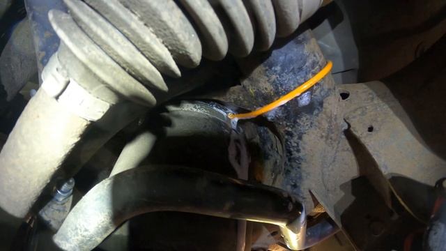 NEW DAMPER On The CHEAPEST 4.4 TDV8 L322 Range Rover In The UK.  Will It Solve My Suspension Issues