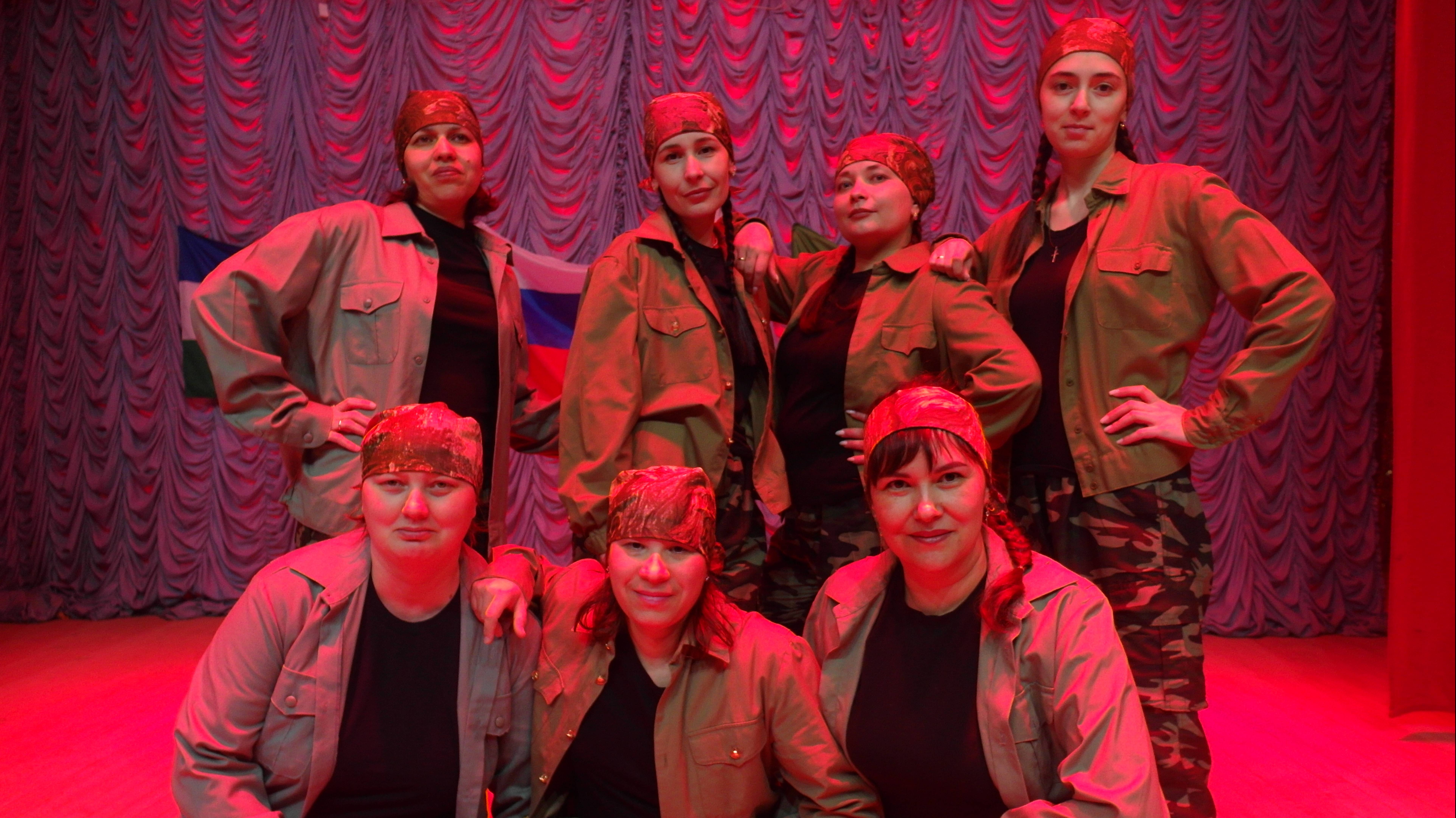 Мой бой. На сцене танцевальный коллектив интерната 