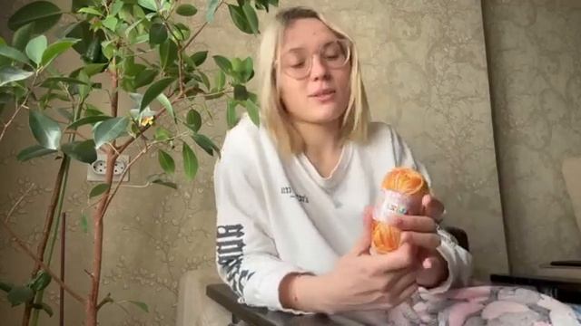 Обзор на пряжу и старые вязальные проекты.