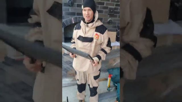Распаковка приспособлений для барбекю.
