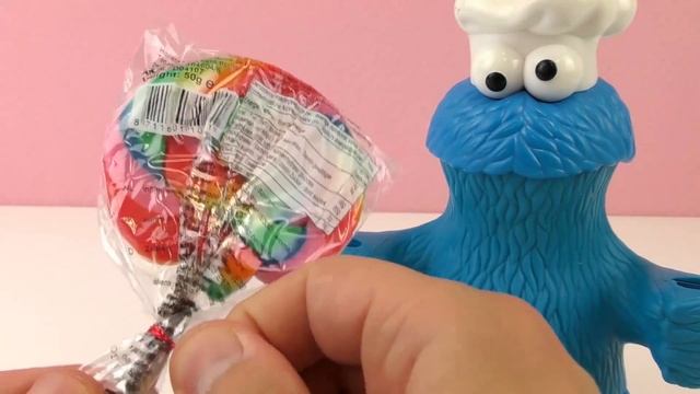 PLAY DOH POTWÓR CIASTECZKOWYTESTUJE OGROMNEGO LIZAKA! Test Słodyczy - Polski - Baw Się Ze Mną